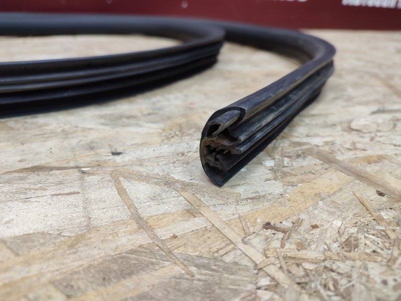 Уплотнитель двери