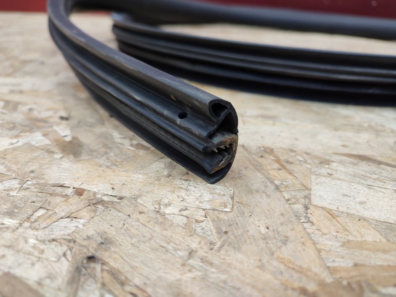 Уплотнитель двери