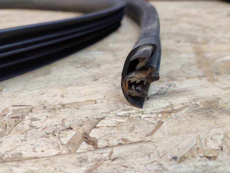 Уплотнитель двери