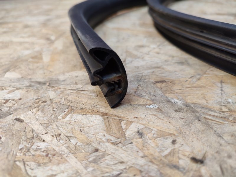 Уплотнитель двери