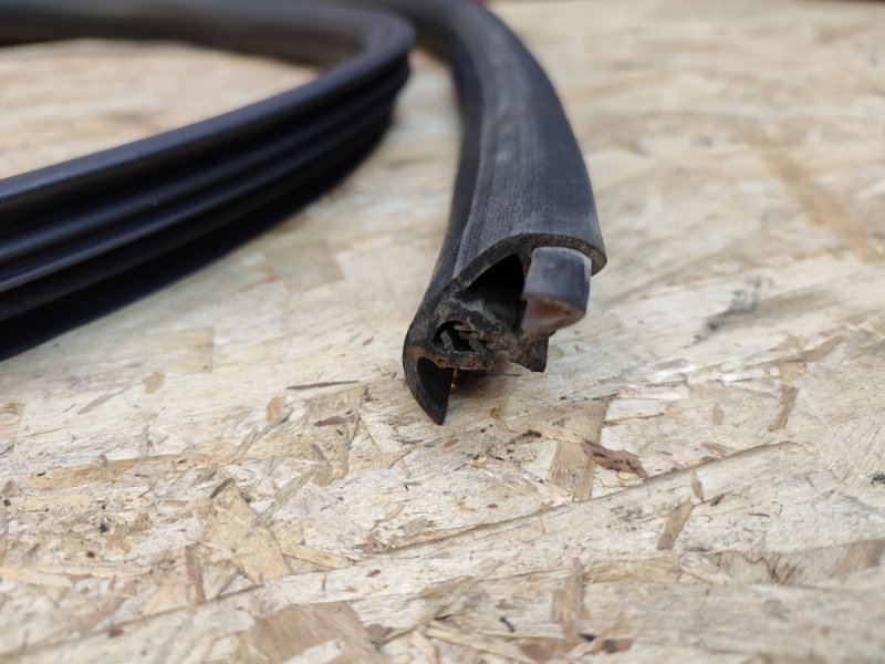 Уплотнитель двери