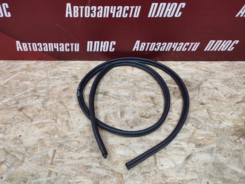 Уплотнительная резинка крышки багажника