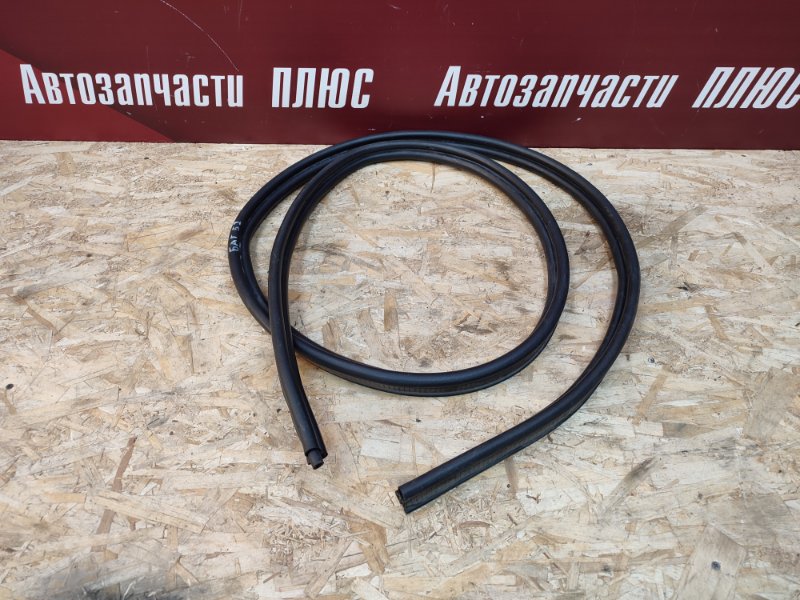 Уплотнительная резинка крышки багажника