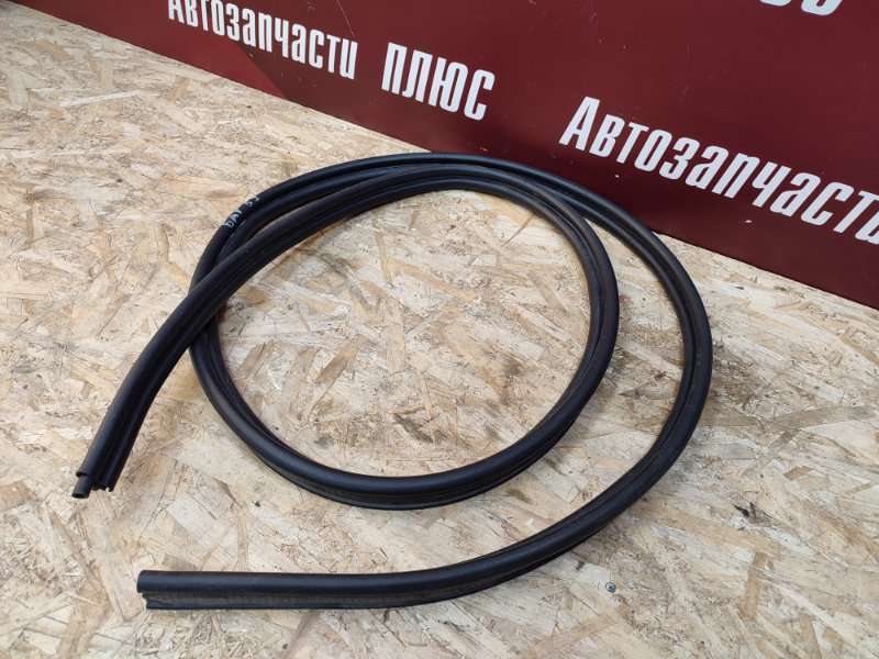 Уплотнительная резинка крышки багажника