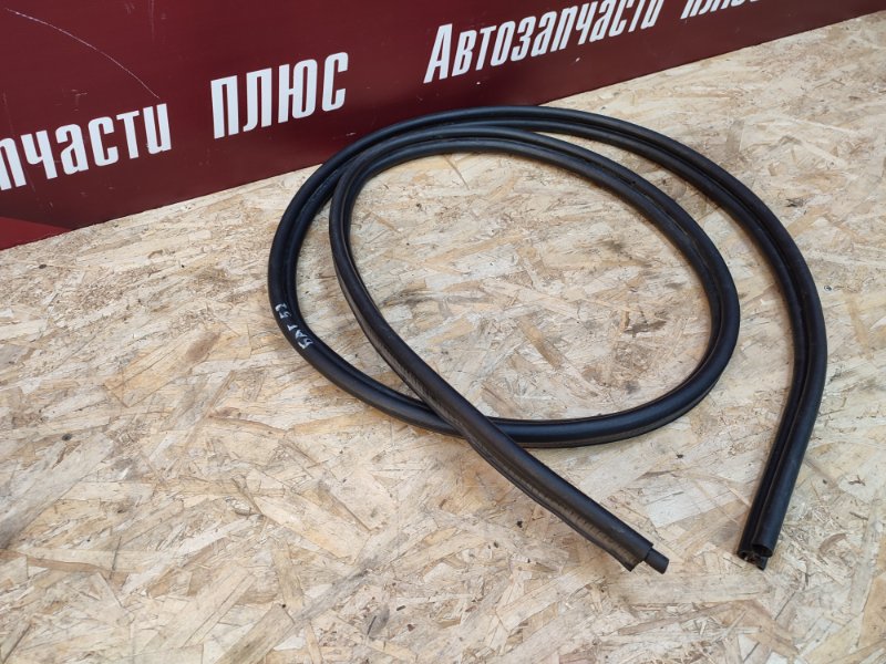 Уплотнительная резинка крышки багажника