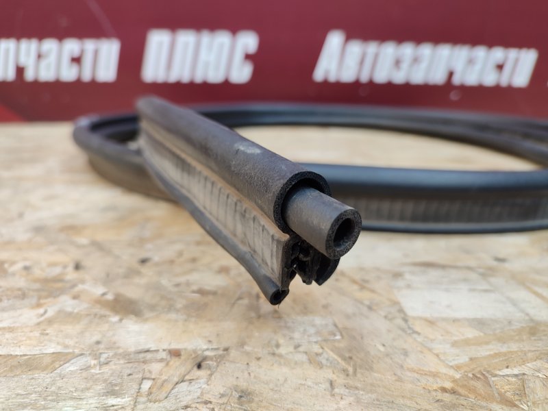 Уплотнительная резинка крышки багажника