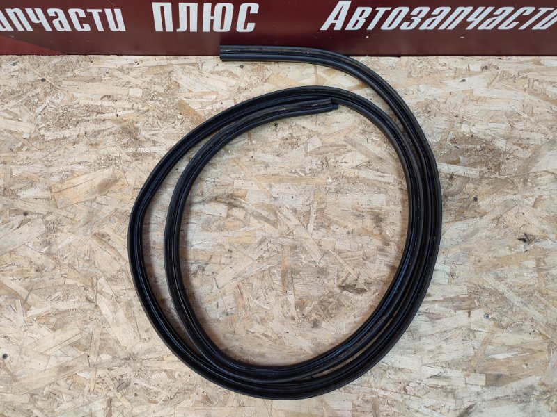 Уплотнительная резинка крышки багажника