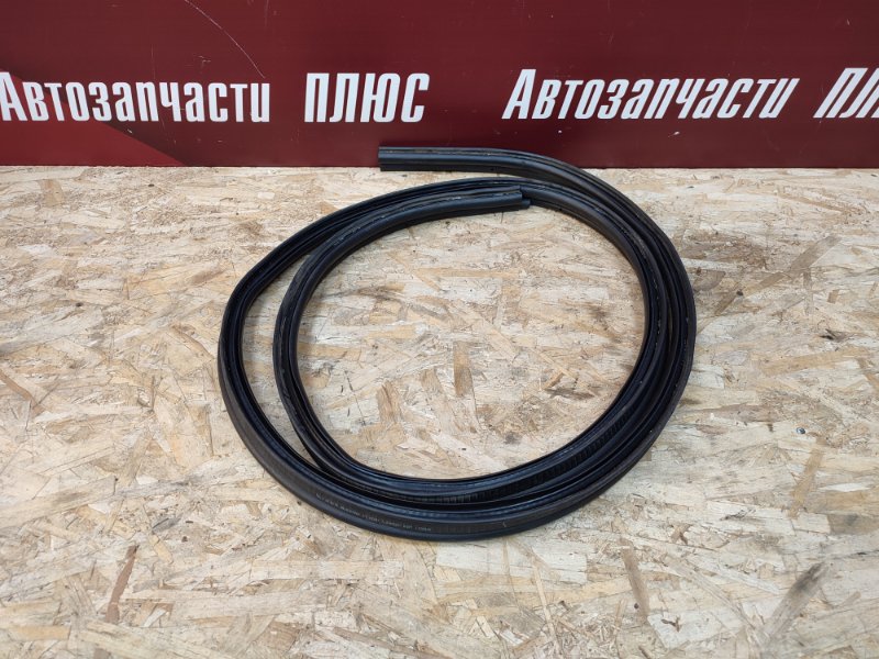 Уплотнительная резинка крышки багажника