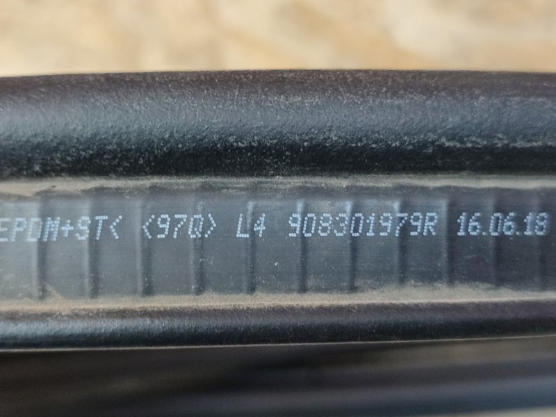 Уплотнительная резинка крышки багажника