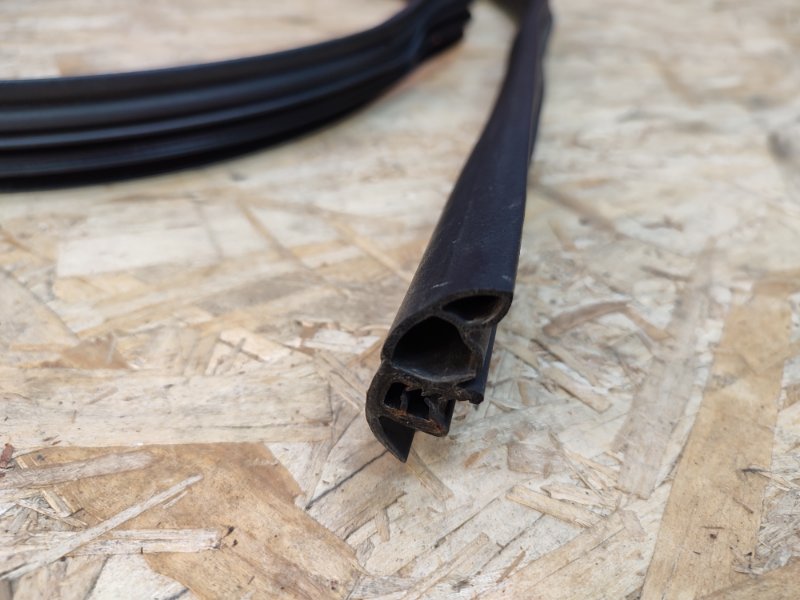 Уплотнитель двери