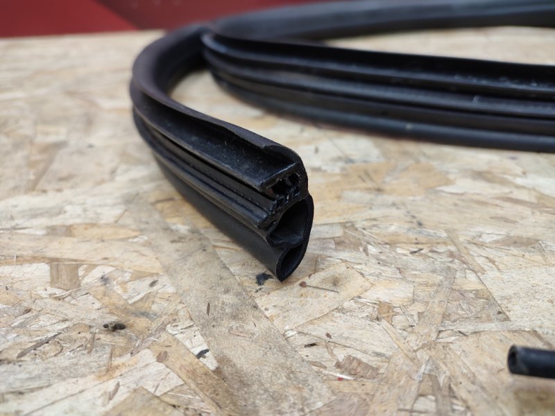 Уплотнитель проема      двери