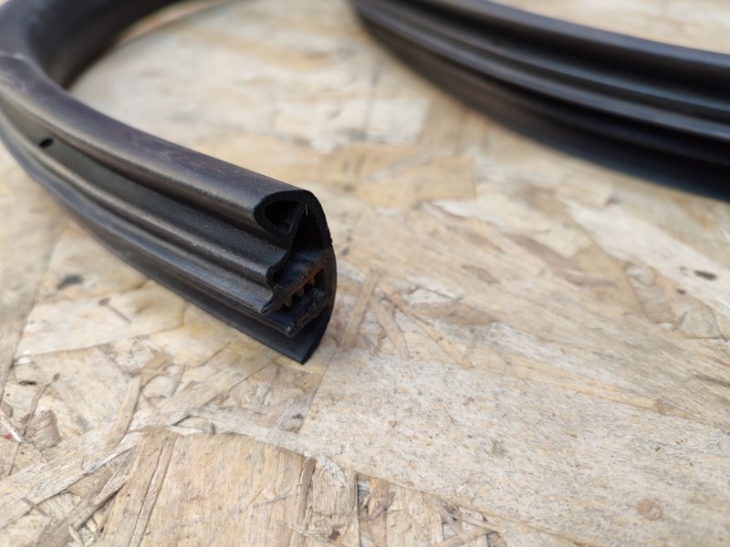 Уплотнитель двери