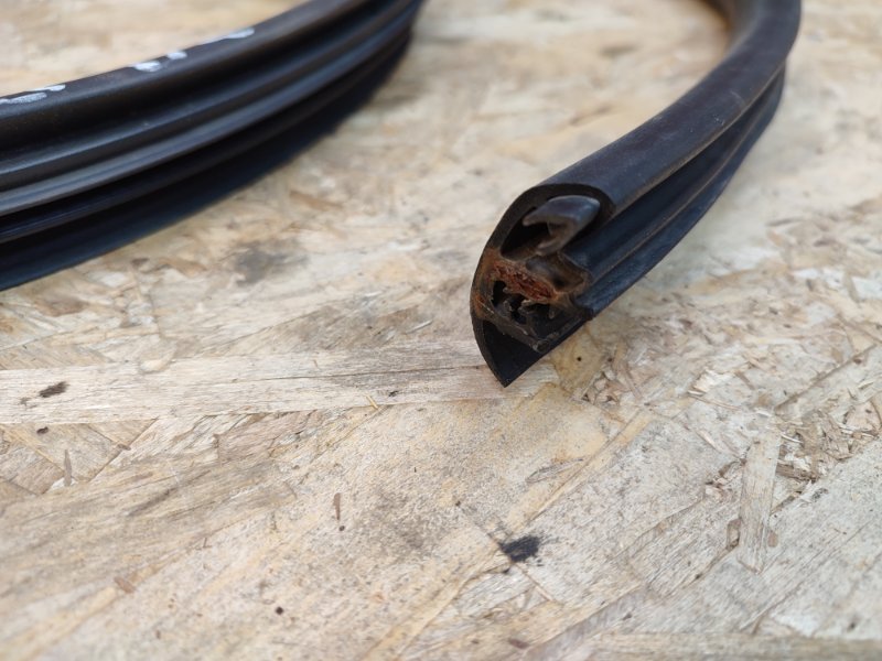 Уплотнитель двери