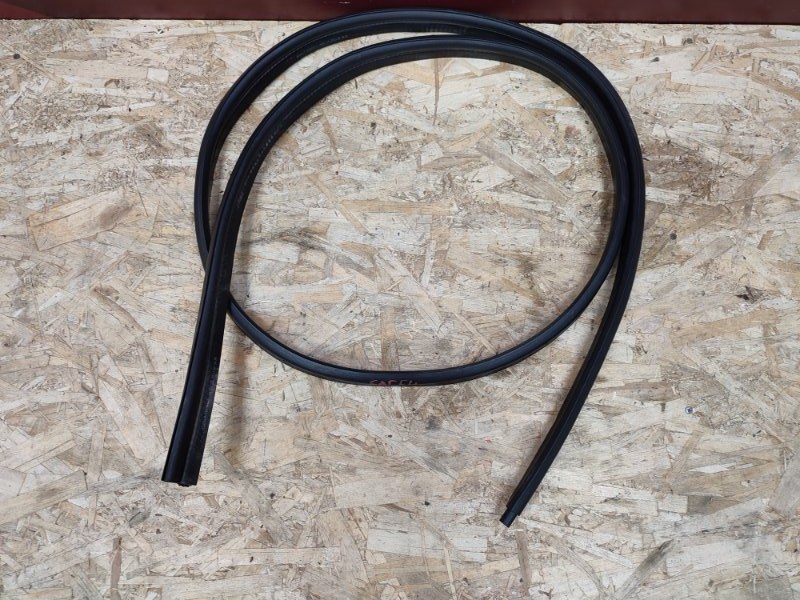 Уплотнительная резинка крышки багажника