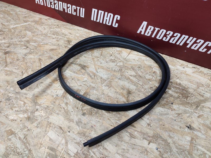 Уплотнительная резинка крышки багажника