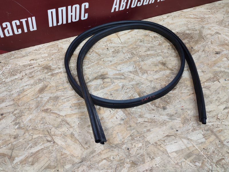 Уплотнительная резинка крышки багажника