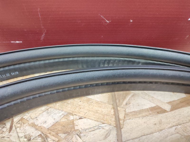 Уплотнительная резинка крышки багажника