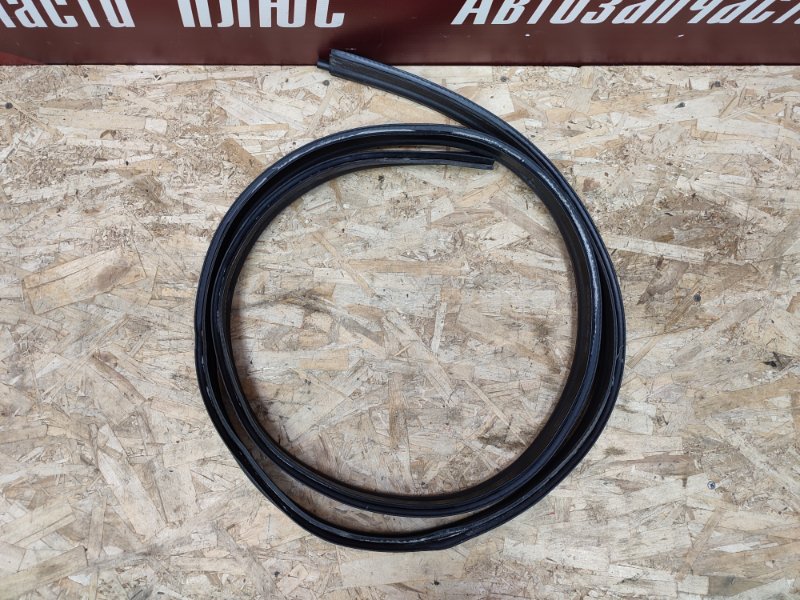 Уплотнительная резинка крышки багажника