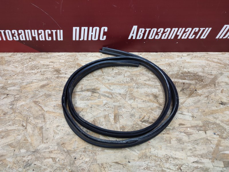 Уплотнительная резинка крышки багажника