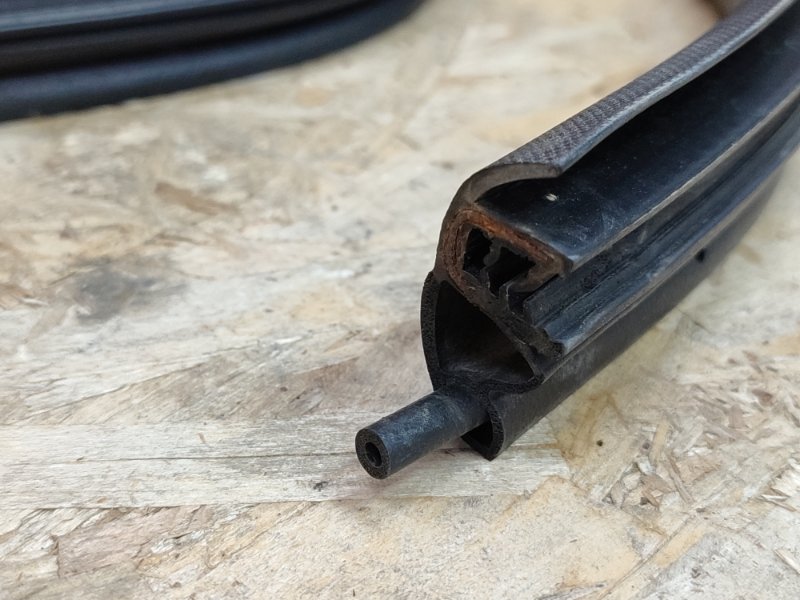 Уплотнитель проема      двери