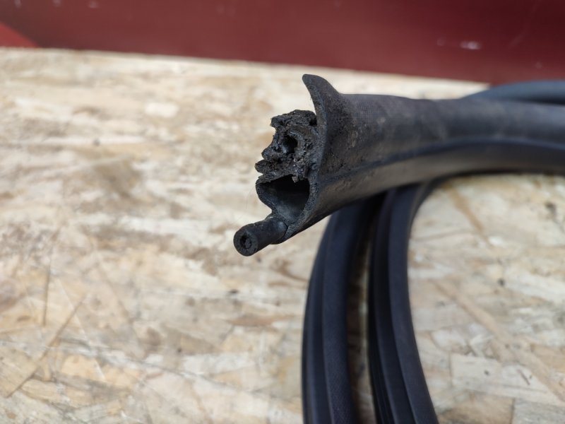 Уплотнитель проема      двери