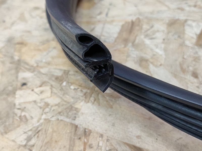 Уплотнитель проема      двери