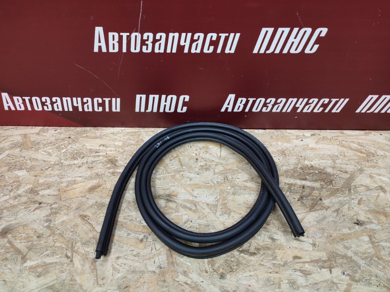 Уплотнительная резинка крышки багажника