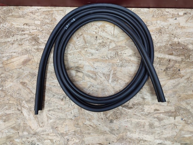 Уплотнительная резинка крышки багажника