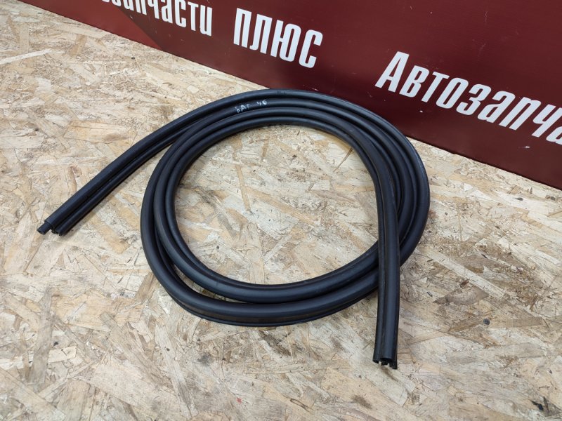 Уплотнительная резинка крышки багажника