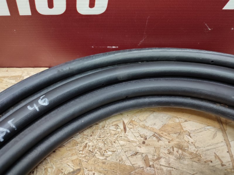 Уплотнительная резинка крышки багажника