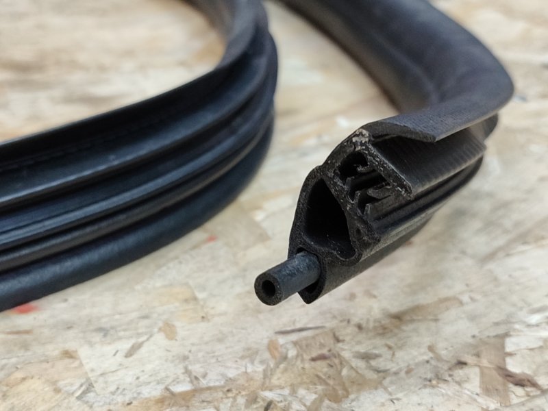 Уплотнитель проема      двери