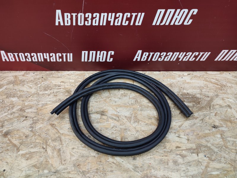 Уплотнительная резинка крышки багажника