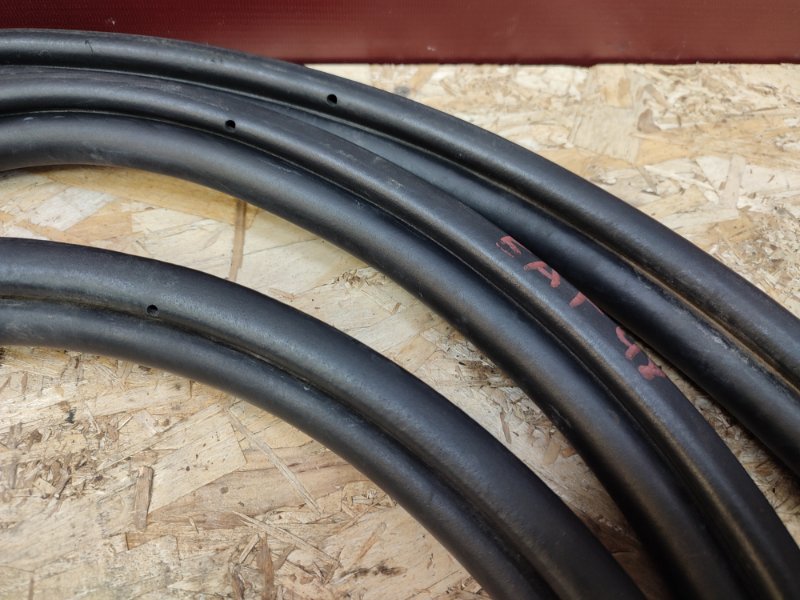 Уплотнительная резинка крышки багажника