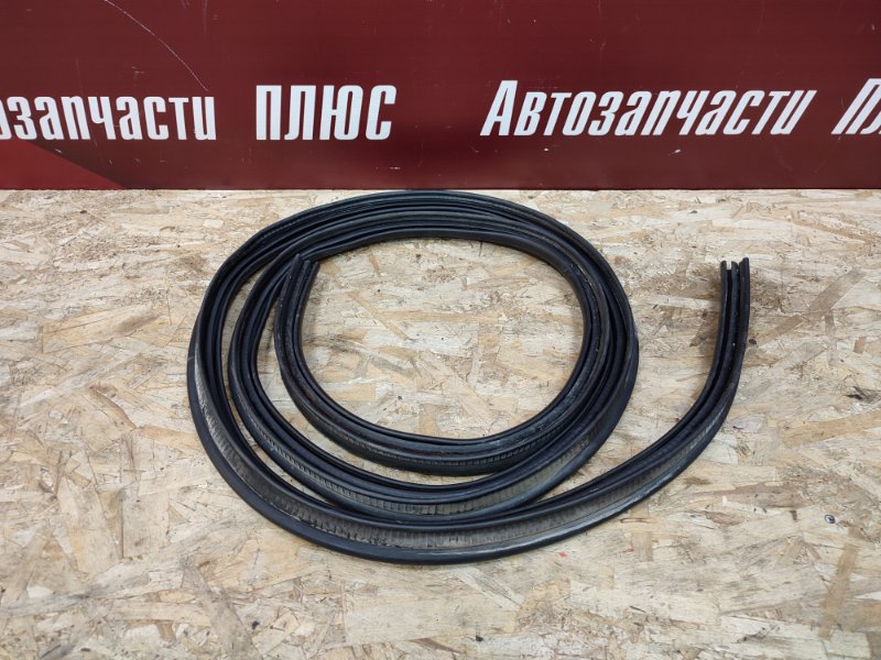 Уплотнительная резинка крышки багажника