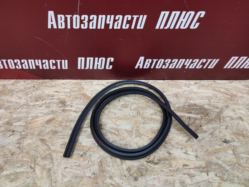Уплотнительная резинка крышки багажника