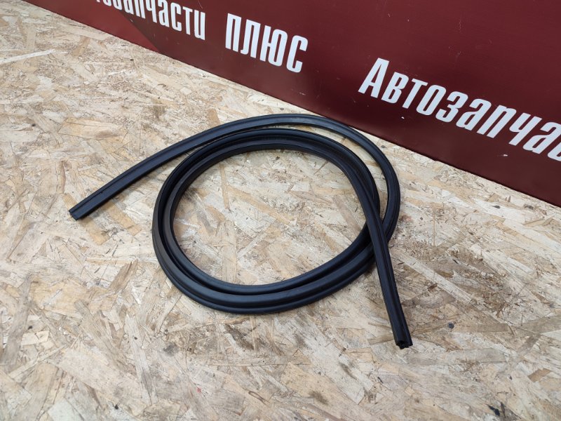 Уплотнительная резинка крышки багажника