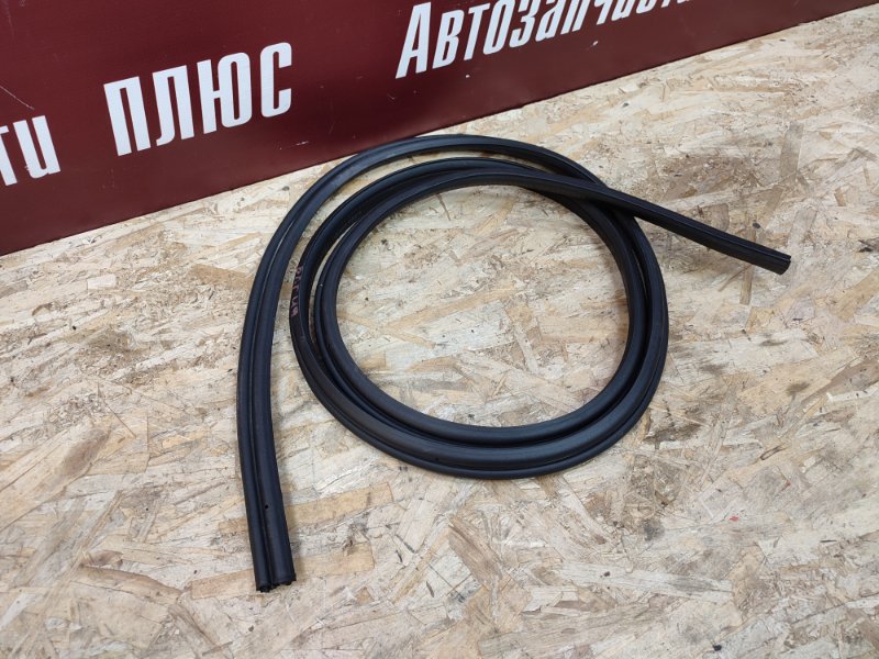 Уплотнительная резинка крышки багажника