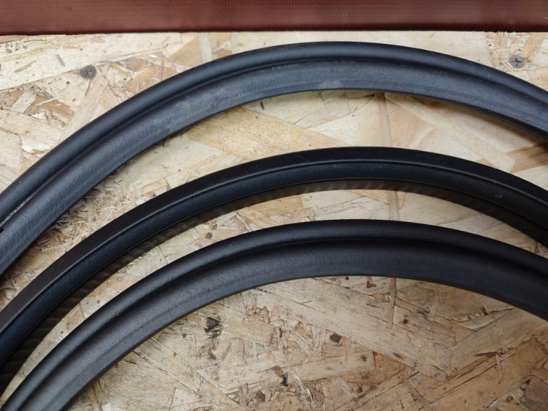 Уплотнительная резинка крышки багажника