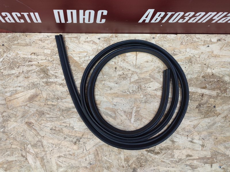 Уплотнительная резинка крышки багажника