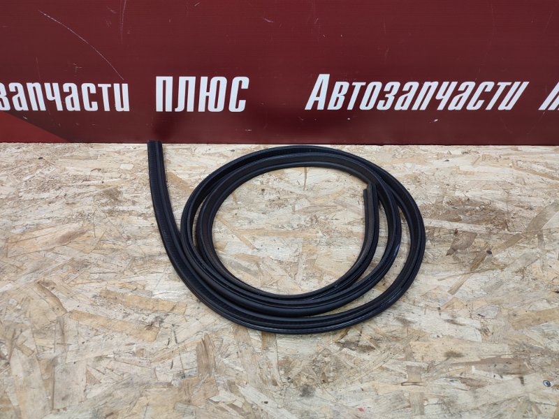 Уплотнительная резинка крышки багажника