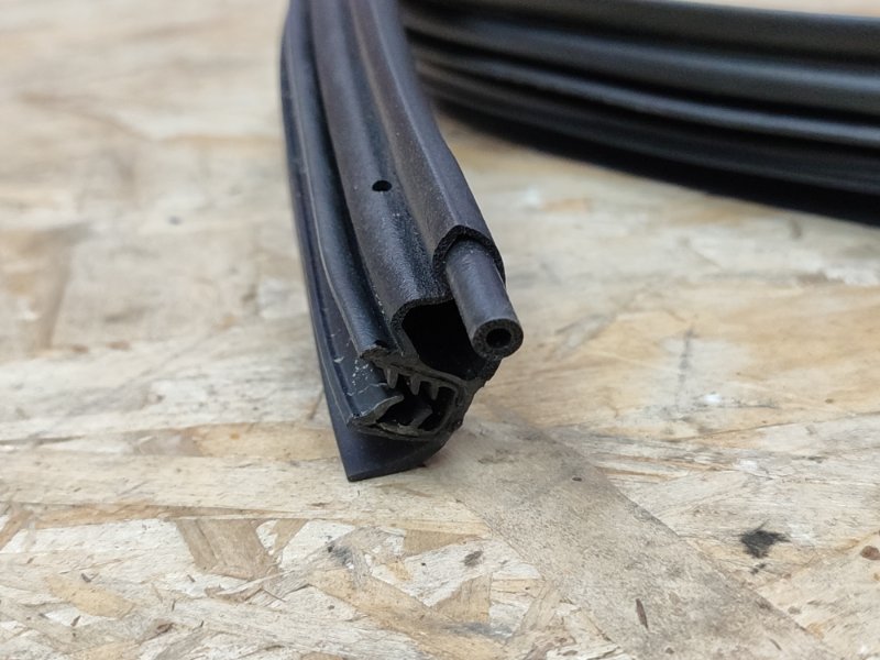 Уплотнитель проема      двери