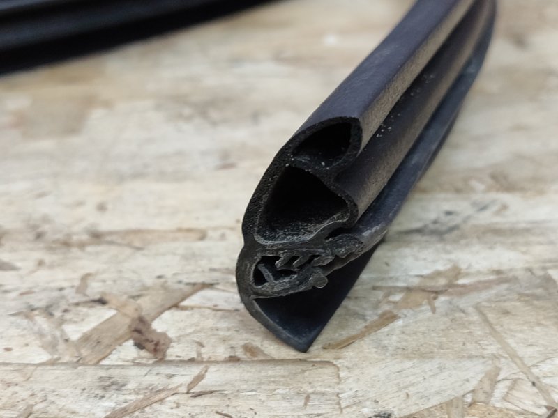 Уплотнитель проема      двери