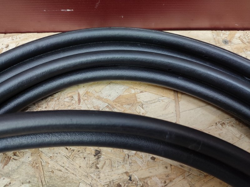 Уплотнительная резинка крышки багажника