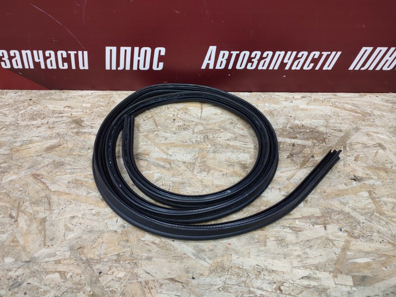 Уплотнительная резинка крышки багажника