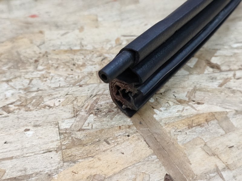 Уплотнитель проема      двери