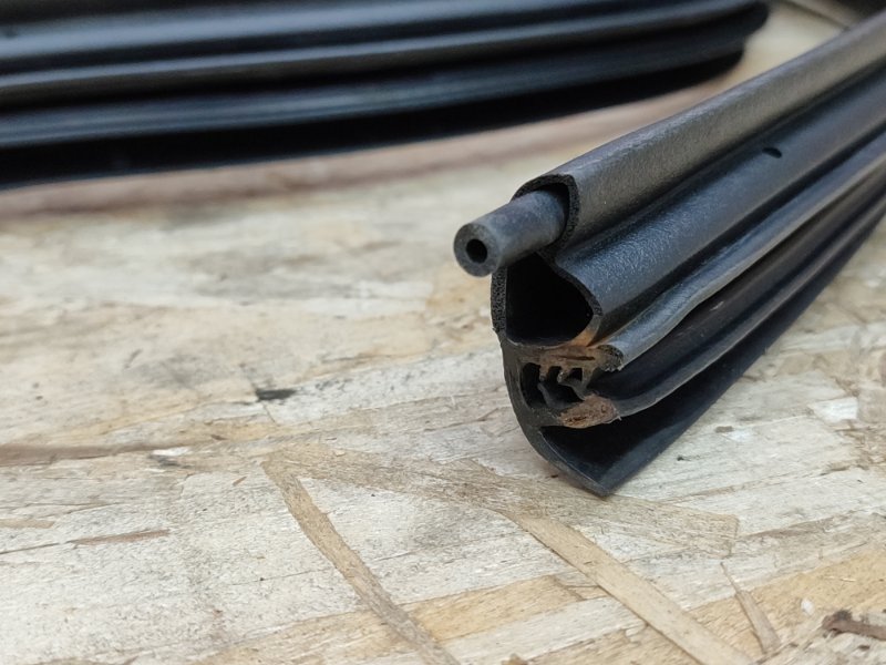 Уплотнитель проема      двери