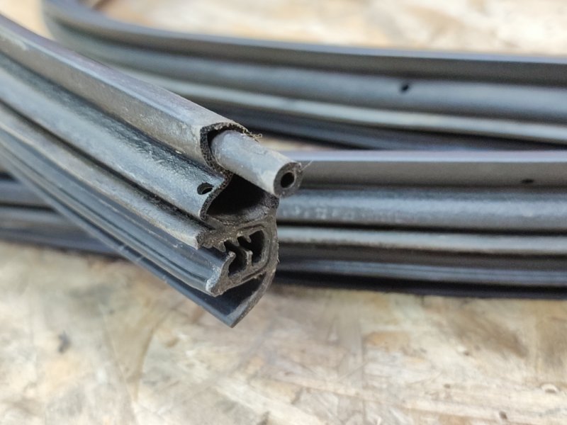 Уплотнитель двери