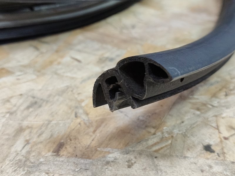 Уплотнитель двери