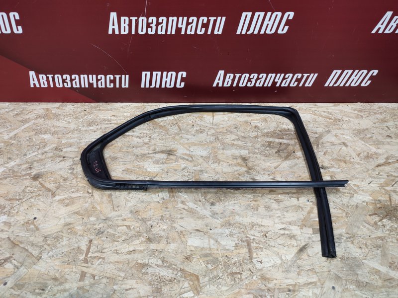 Уплотнитель стекла      двери