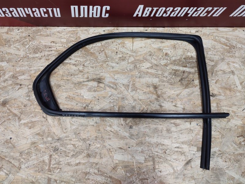 Уплотнитель стекла      двери